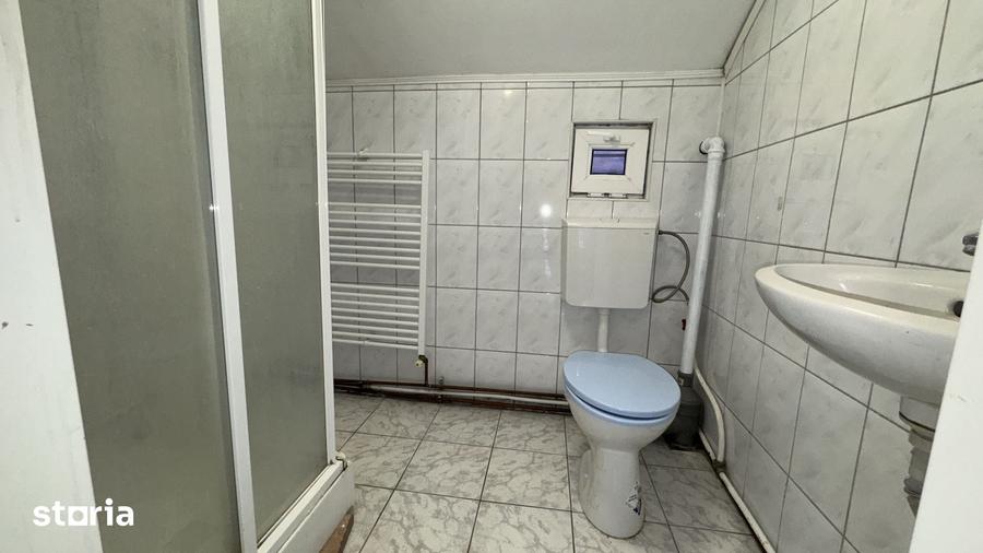 Casă cu 6 camere decomandat cu Teren 196 Mp în Sărărie
