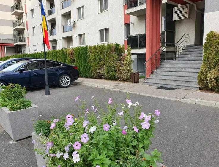 Apartament cu 3 camere semidecomandat în Militari