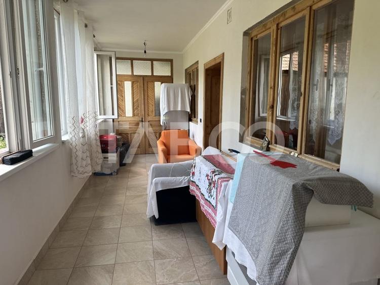Casă individuală cu 3 camere cu Garaj în Șinca Veche