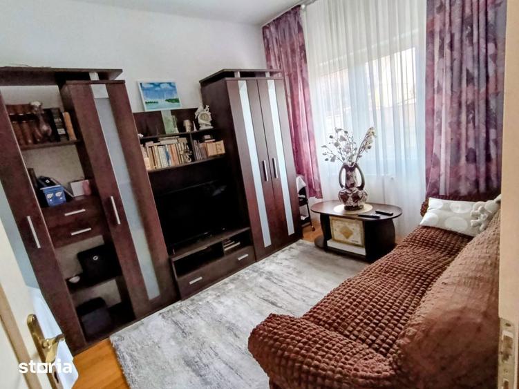 Casă cu 7 camere cu Teren 351 Mp în Șagului