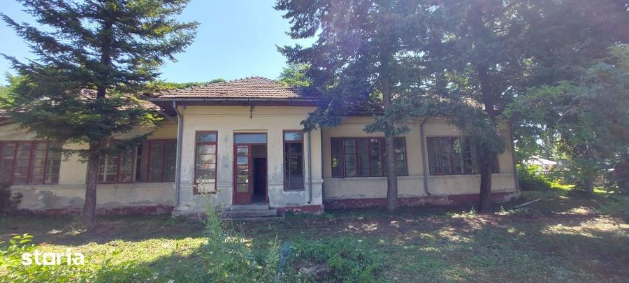 Spațiu comercial, de 400 mp, în Mereni