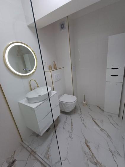 Apartament cu 2 camere decomandat, mobilat în Central