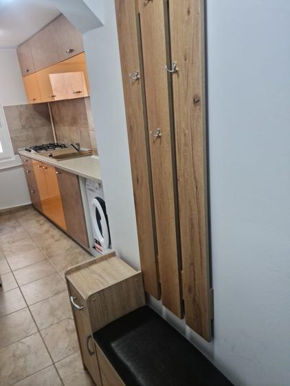 Apartament cu 2 camere semidecomandat, mobilat în Victoriei