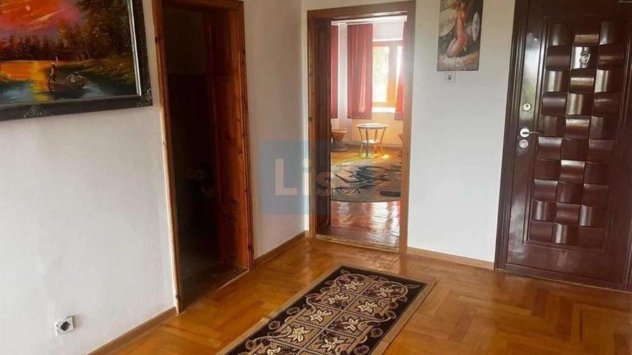 Casă cu 4 camere cu Garaj în Cordun