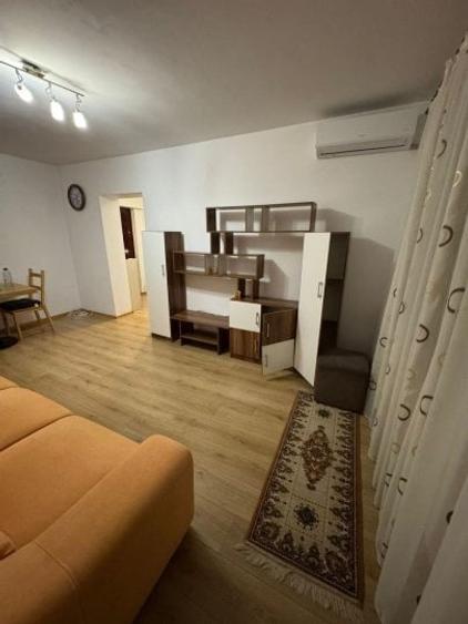 Apartament cu 2 camere decomandat în Titan