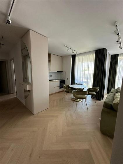 Apartament cu 3 camere semidecomandat, mobilat în Iancu Nicolae