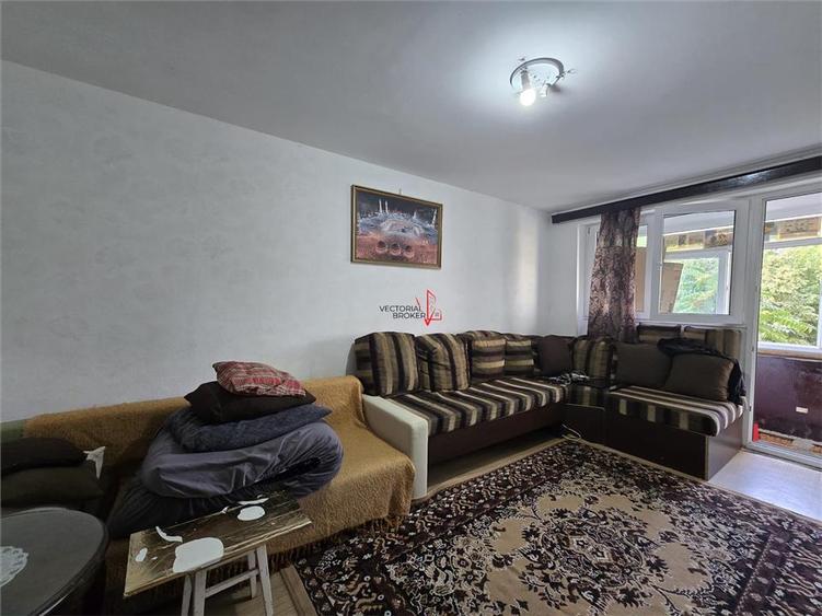 Apartament cu 3 camere decomandat, mobilat în Doamna Ghica