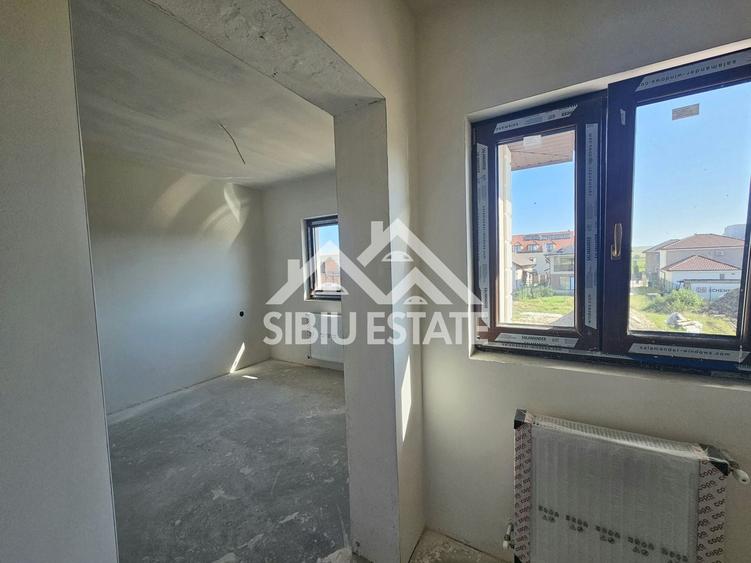 Duplex cu 5 camere cu Canalizare în Șura Mică
