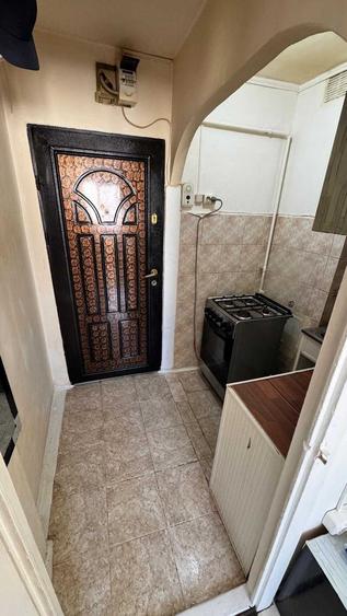 Apartament cu 2 camere semidecomandat în Tractorul