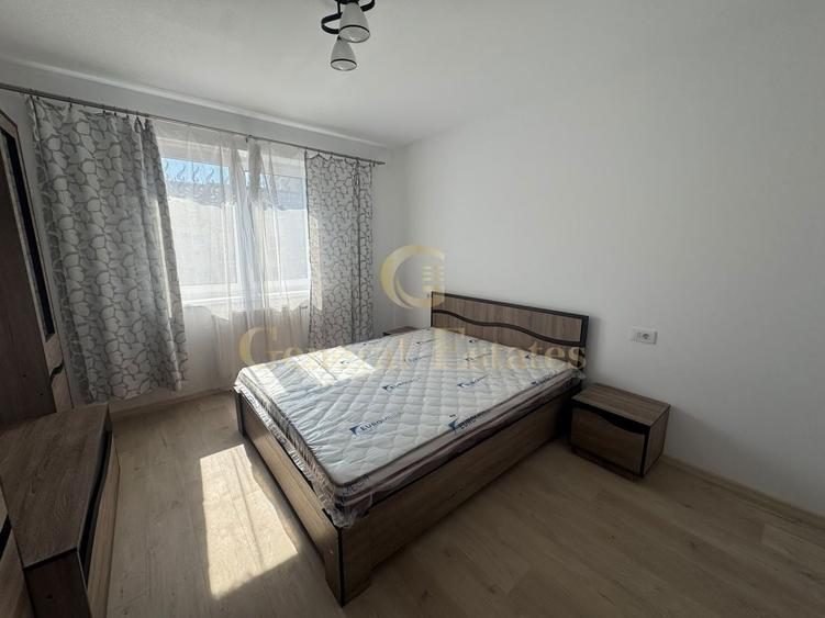 Apartament cu 2 camere decomandat în Tractorul