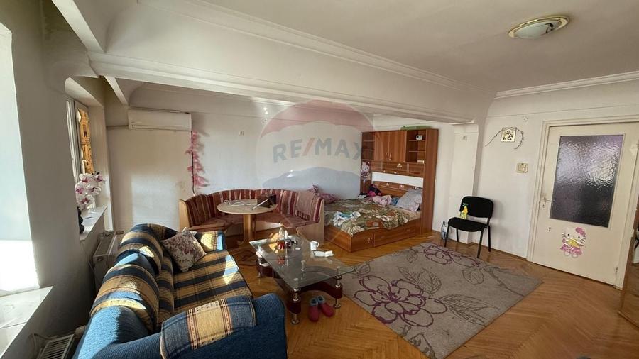 Apartament cu 4 camere de vânzare și boxă 12 mp zonă Ultracentrală - 1
