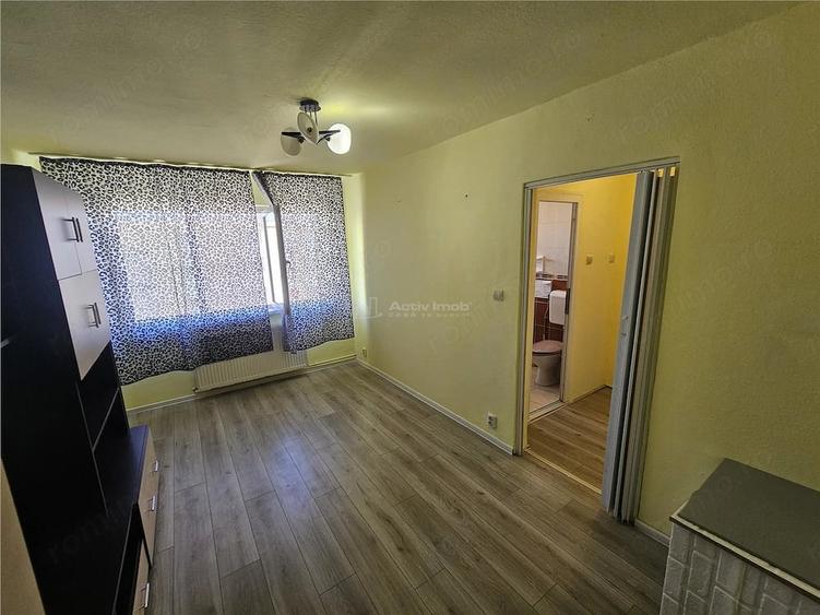 Apartament cu 2 camere semidecomandat în Micro III