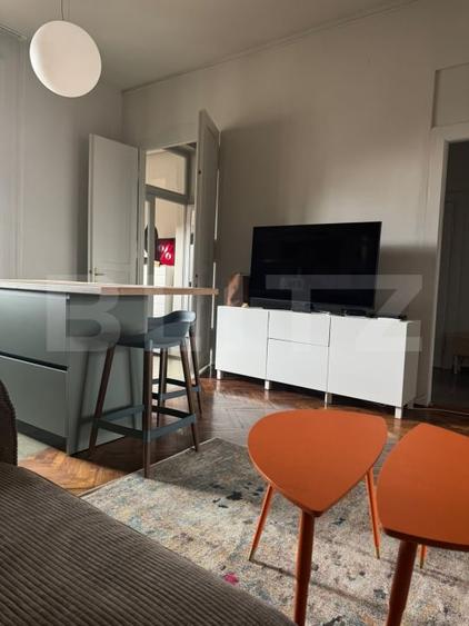 Apartament cu 3 camere semidecomandat, mobilat în Central