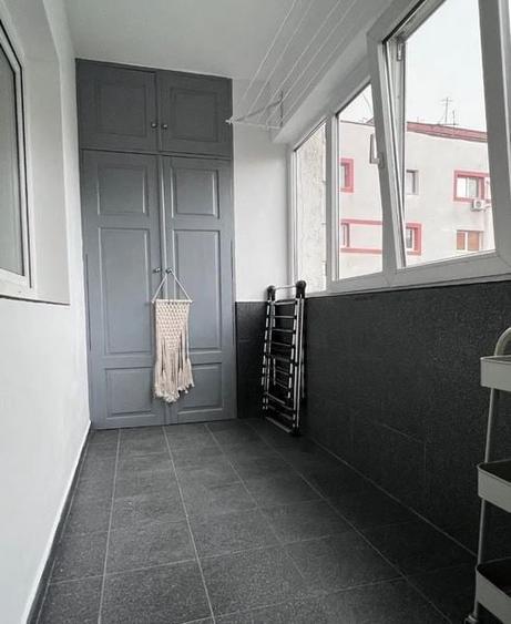 Apartament cu 3 camere semidecomandat, mobilat în 13 Septembrie