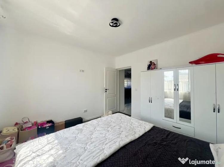 Casă cu 3 camere cu Teren 300 Mp în Sânmihaiu Român