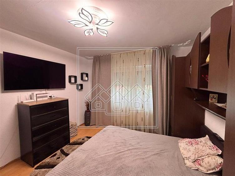Apartament cu 2 camere decomandat, mobilat în Vasile Aaron