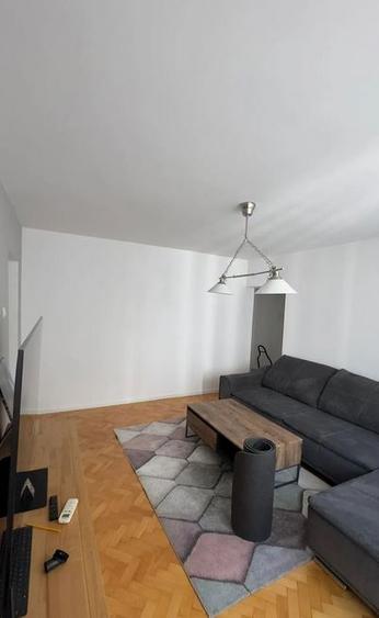 Apartament cu 3 camere semidecomandat, mobilat în Dorobanți