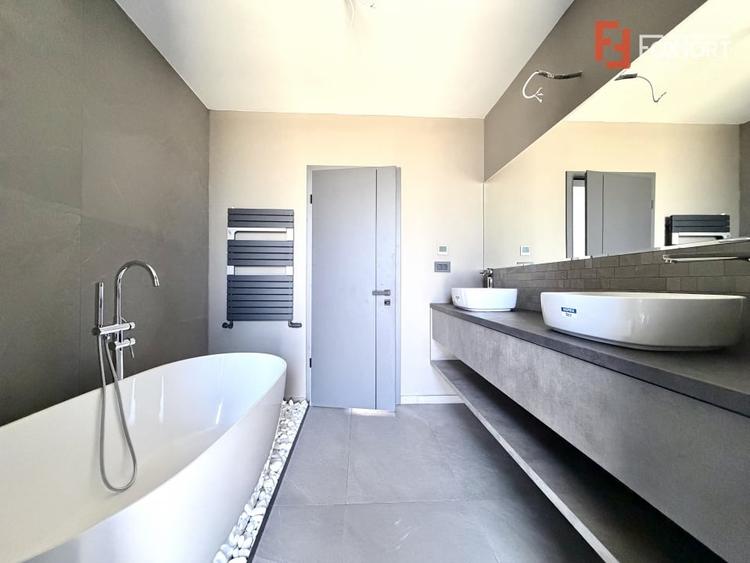Duplex cu 4 camere cu Canalizare în Dumbrăvița