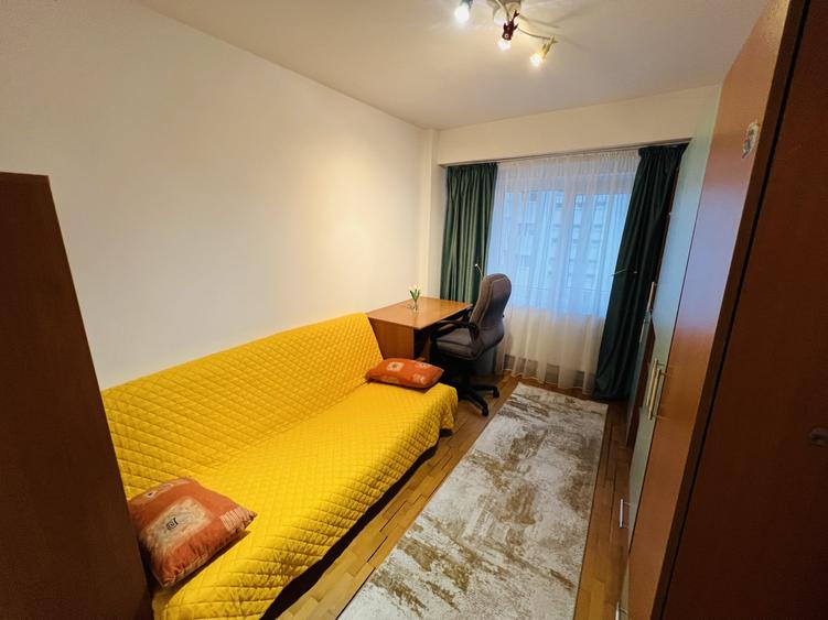Apartament cu 4 camere decomandat, mobilat în Tei