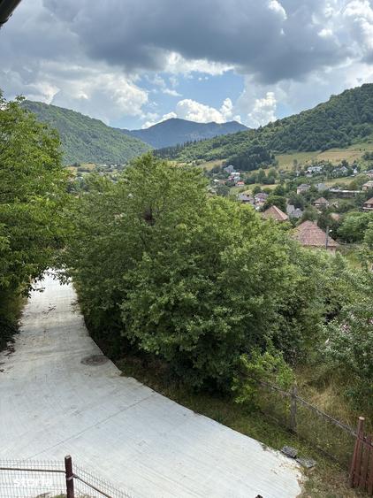 Casă cu 4 camere cu Teren 1300 Mp în Băi
