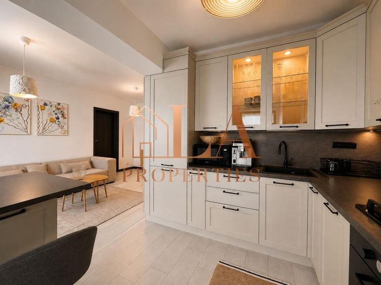 Apartament cu 4 camere semidecomandat, mobilat în Drumul Taberei