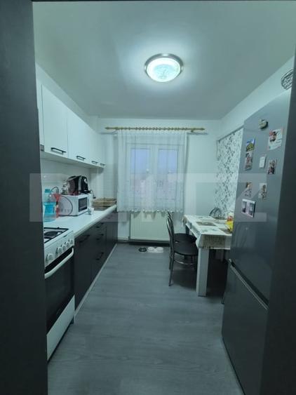 Apartament cu 3 camere semidecomandat, mobilat în Câmpia Turzii