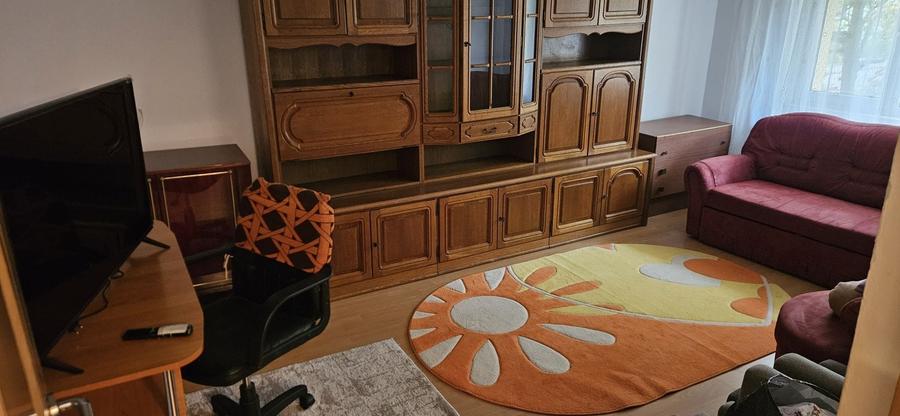 Apartament cu 3 camere decomandat în Soceni