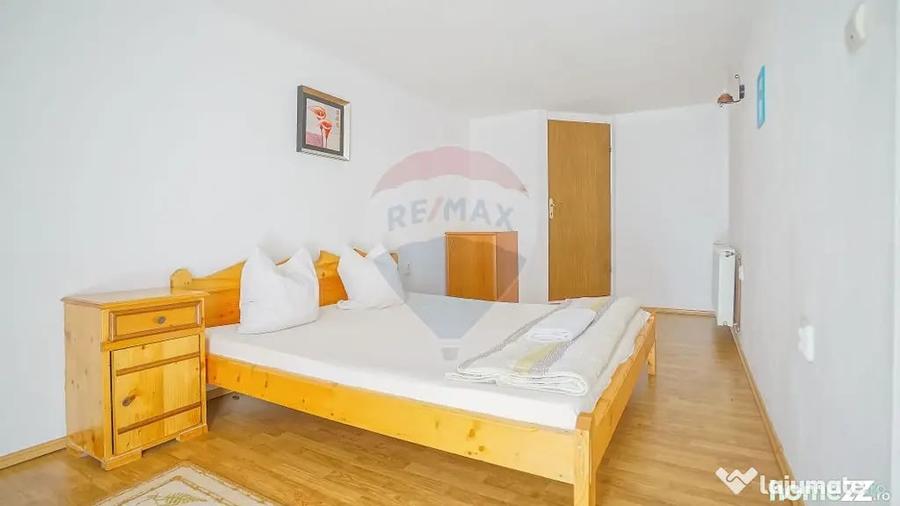 Casă cu 11 camere cu Teren 712 Mp în Fundata