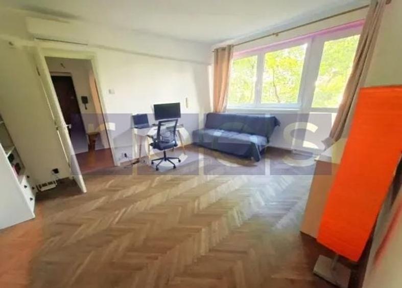 Apartament cu 3 camere semidecomandat în Timișoara