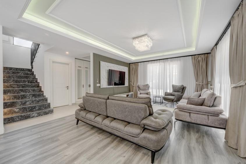 Casă cu 4 camere cu Teren 200 Mp în 1 Decembrie