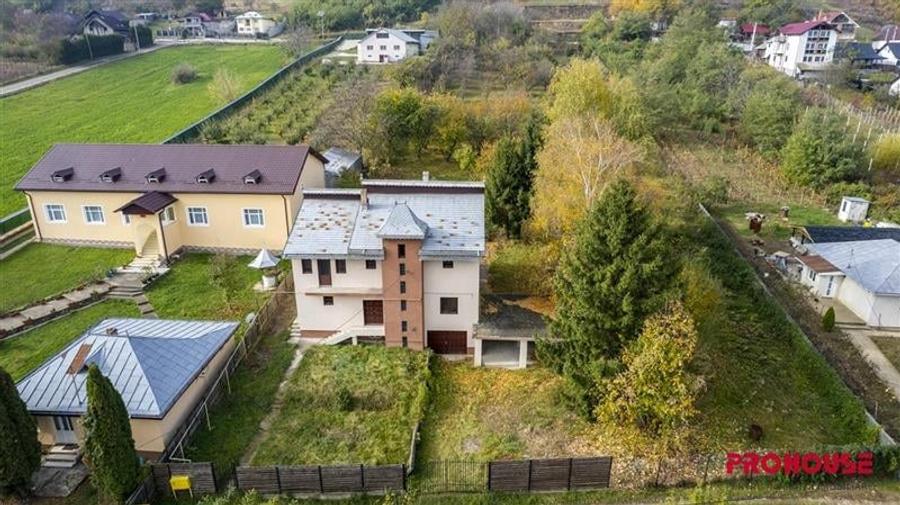 Casă individuală cu 5 camere cu Teren 5725 Mp în Calea Moinești