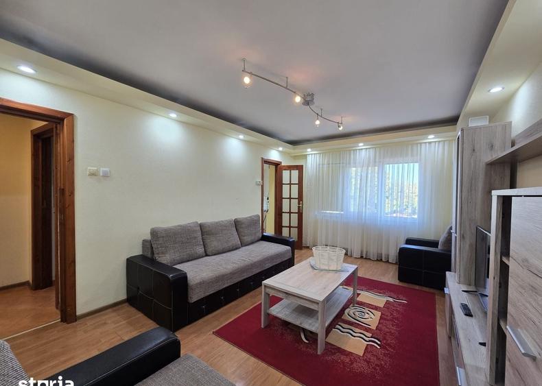 Apartament cu 3 camere decomandat, mobilat în Piața Centrală