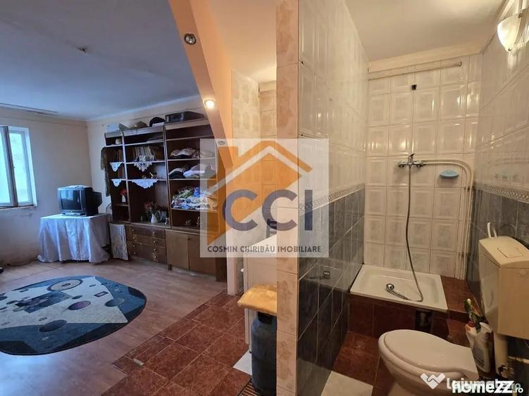 Garsonieră decomandată în Sud