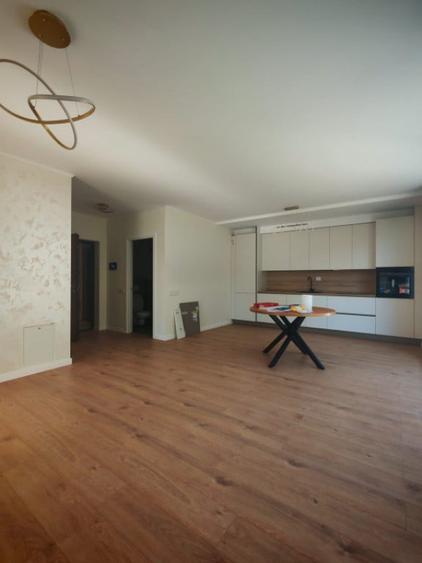 Apartament cu 3 camere semidecomandat în Gruia