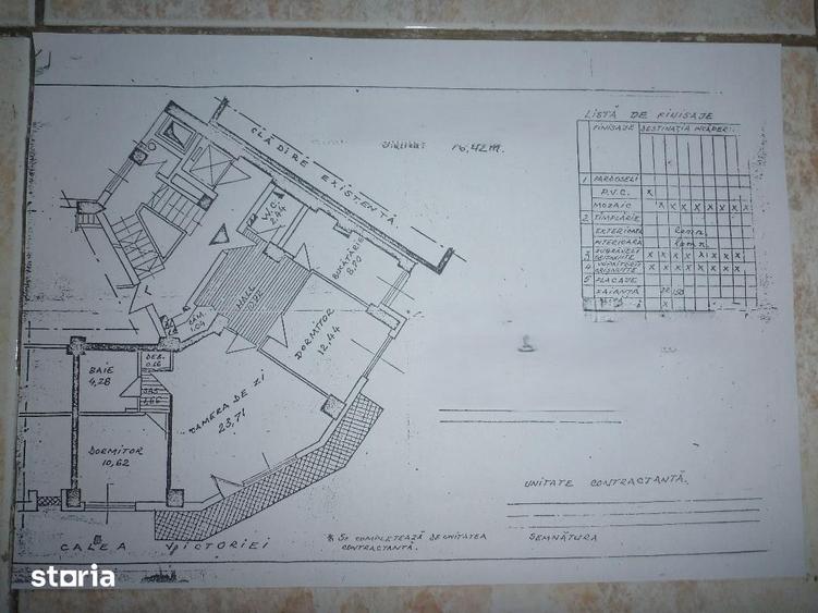 Apartament cu 3 camere semidecomandat în Victoriei