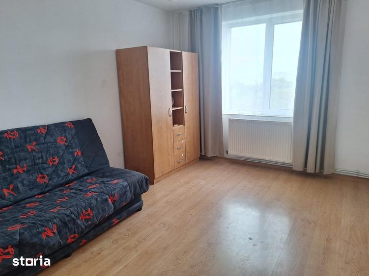 Apartament cu 3 camere semidecomandat în Crângași