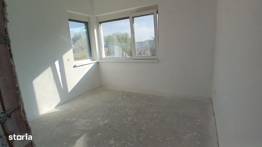 Casă cu 4 camere cu Canalizare în Ștrand