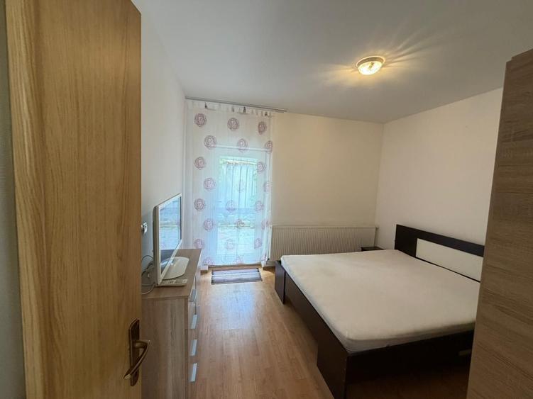Casă cu 6 camere cu Teren 20 Mp în Centrul Civic