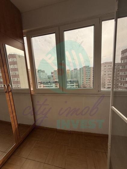 Apartament cu 3 camere semidecomandat în Câmpia Libertății