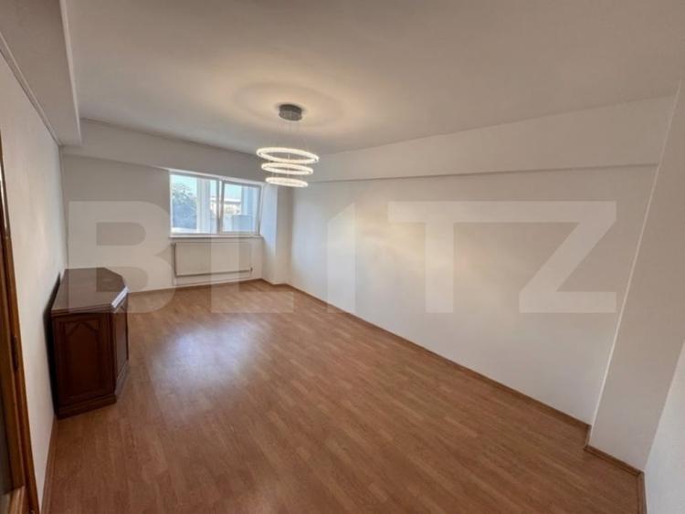 Apartament cu 3 camere decomandat, mobilat în Ultracentral