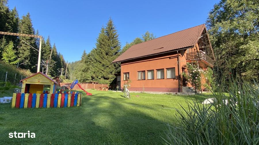 Casă cu 5 camere cu Teren 5500 Mp în Pojorâta