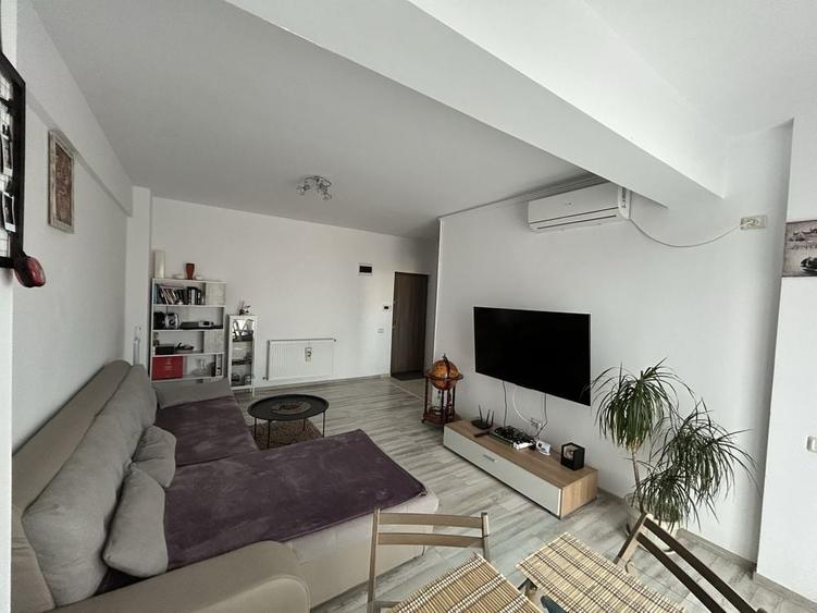 Apartament cu 2 camere decomandat în Palazu Mare