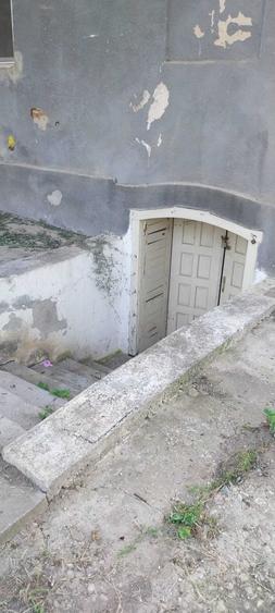 Casă cu 4 camere în Peșteana