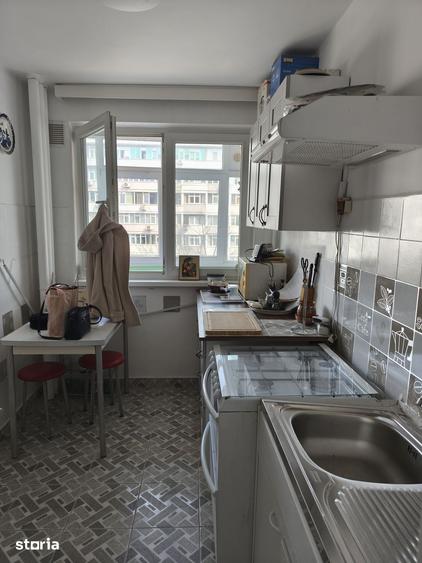 Apartament cu 3 camere semidecomandat în Crângași