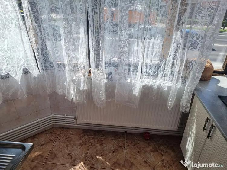 Apartament cu 2 camere decomandat în Far