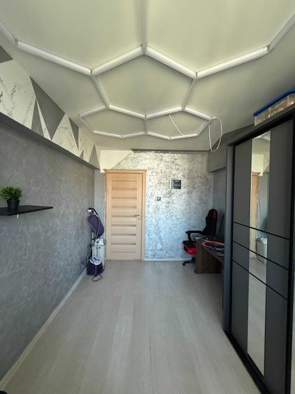 Apartament cu 3 camere decomandat în Drumul Taberei