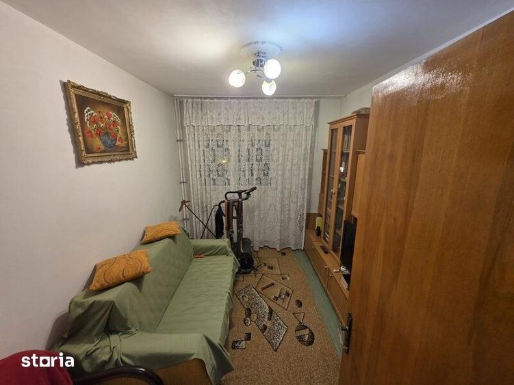 Apartament cu 4 camere decomandat în Titan