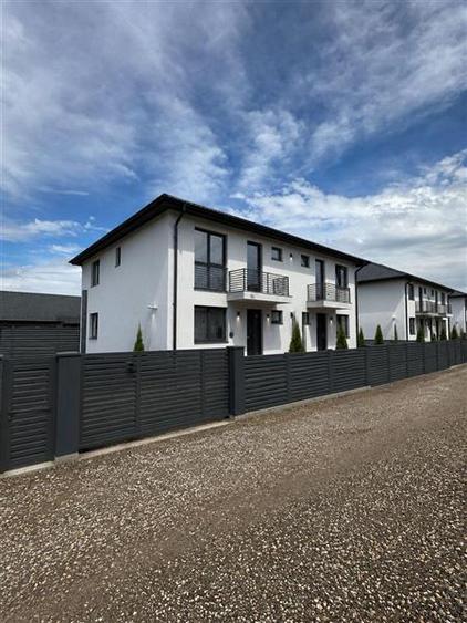 Duplex cu 4 camere cu Teren 250 Mp în Tărlungeni