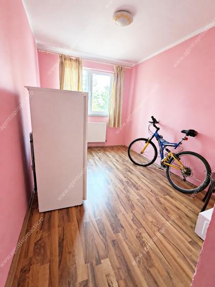 Apartament cu 4 camere decomandat în Micro 39