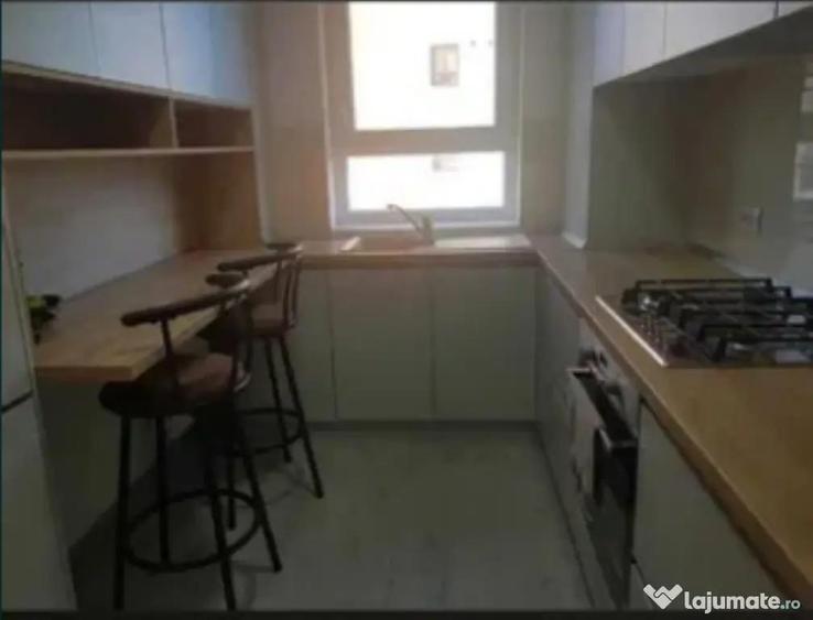 Apartament cu 3 camere decomandat, mobilat în Tractorul